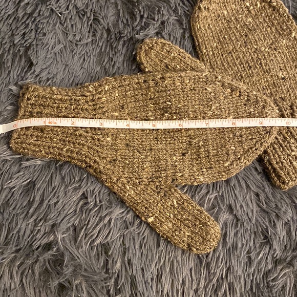 Adult Knit mittens -medium size - Picture 4 of 6